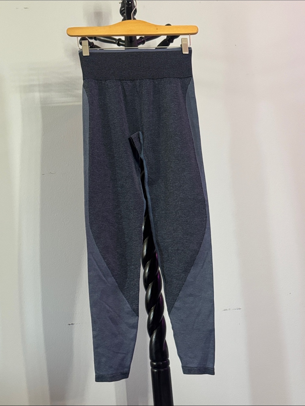 PINK Victoria's Secret Navy Active Leggings 17.1.B1